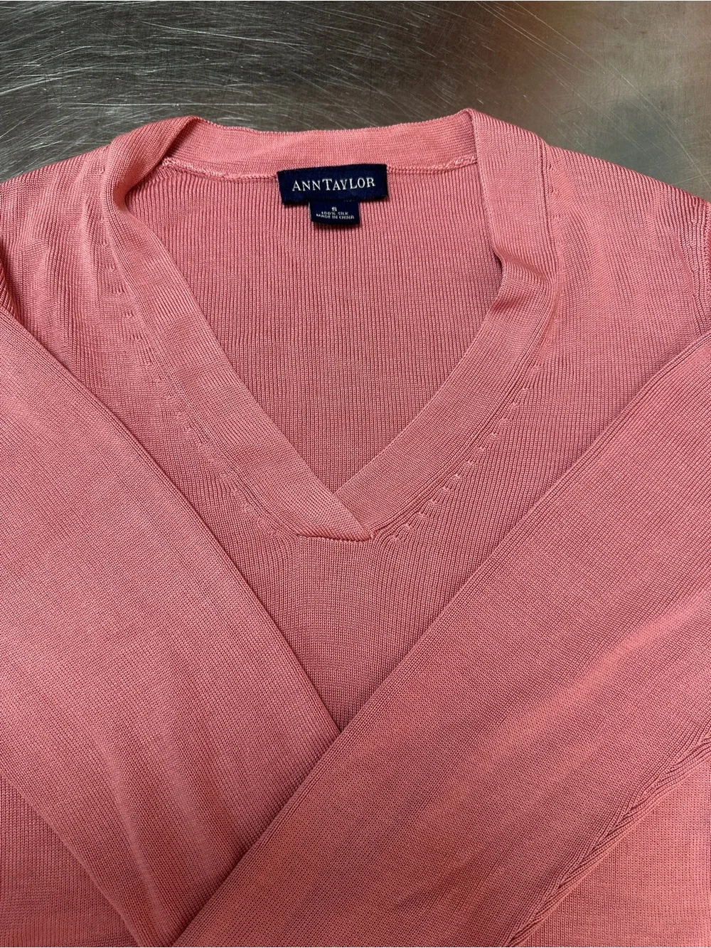 Vintage Ann Taylor 100% Silk Ribbed V-Neck Pullover Sweater Pink Small